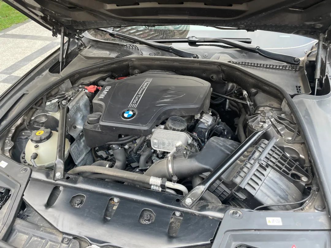 宝马x56缸和4缸的区别,18款宝马x1三缸发动机