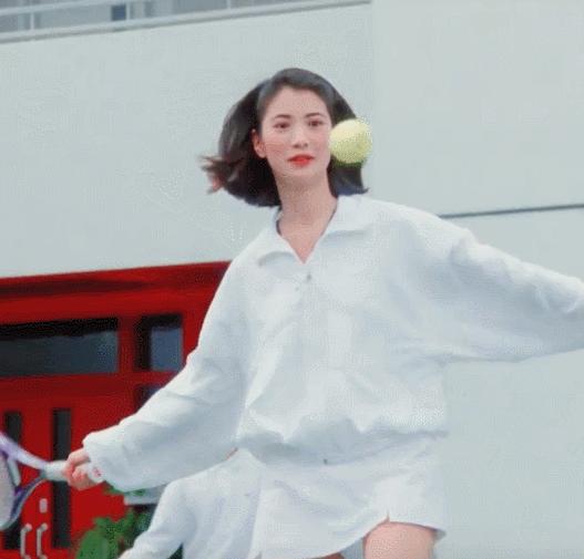 袁咏仪vs佘诗曼,袁咏仪和张智霖相差多少