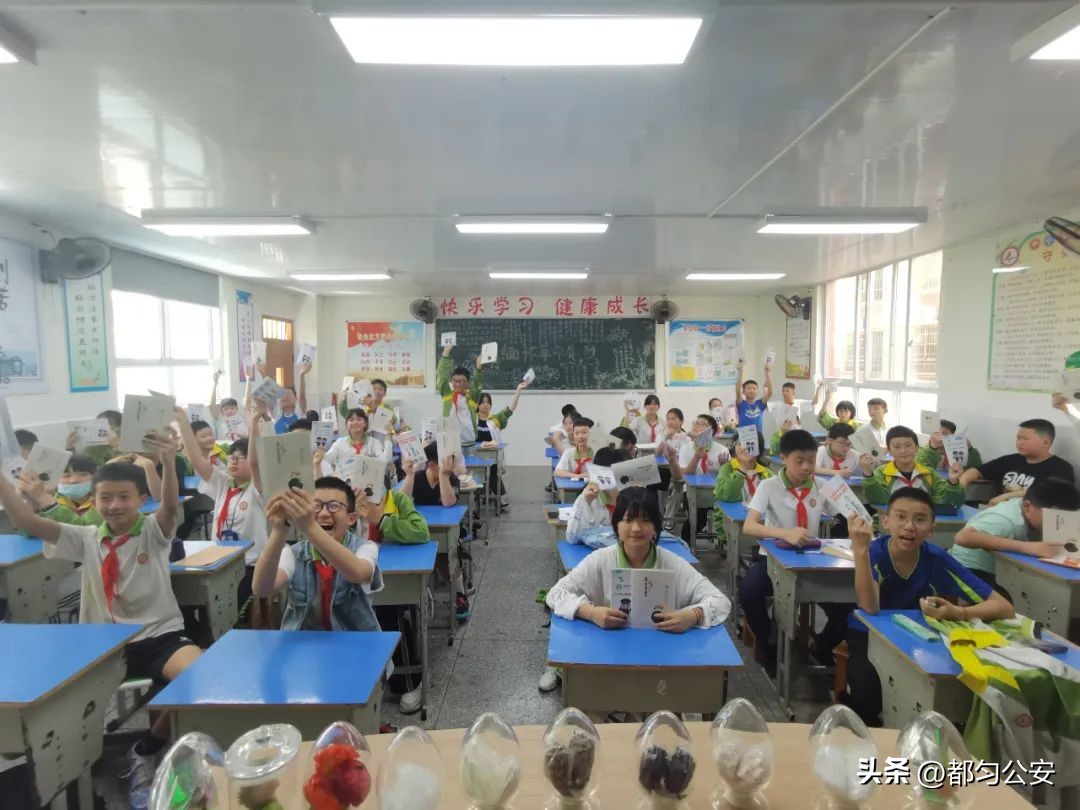 开展新型毒品进校园禁毒宣传活动,禁毒宣传进万家构筑拒毒安全墙