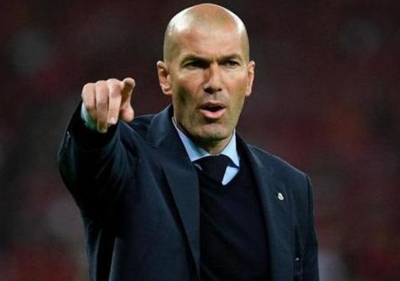 巴黎夺得法甲冠军更衣室疯狂庆祝,大巴黎提前夺得法甲冠军更衣室