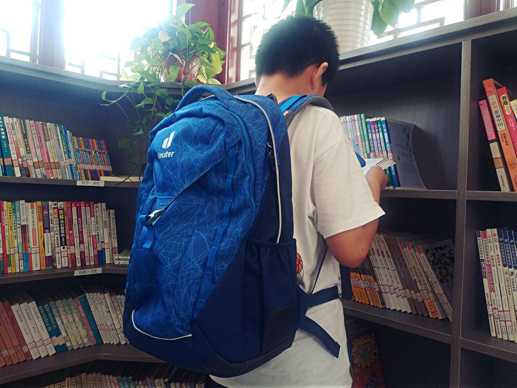 保护脊柱，健康成长：多特（Deuter）Ypsilon优习护脊中学生书包