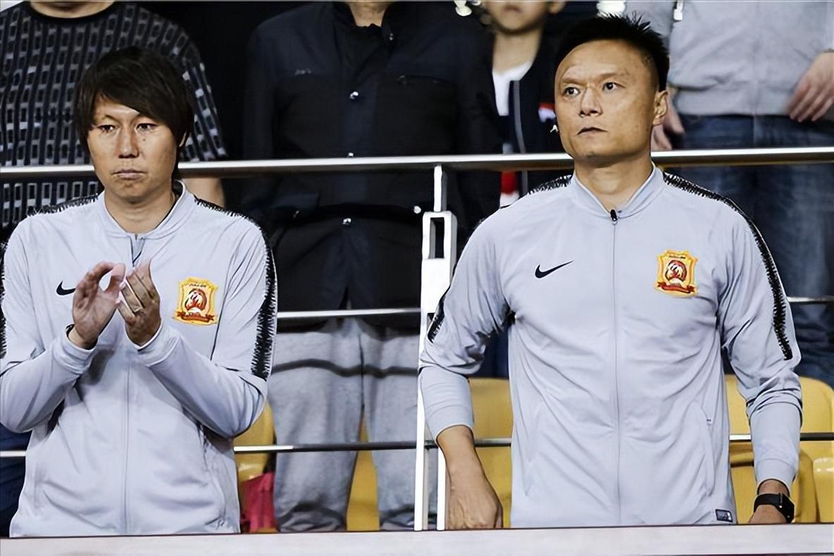 国足前主帅被带走调查超1个月，三人落网！李铁事件全盘整理如下