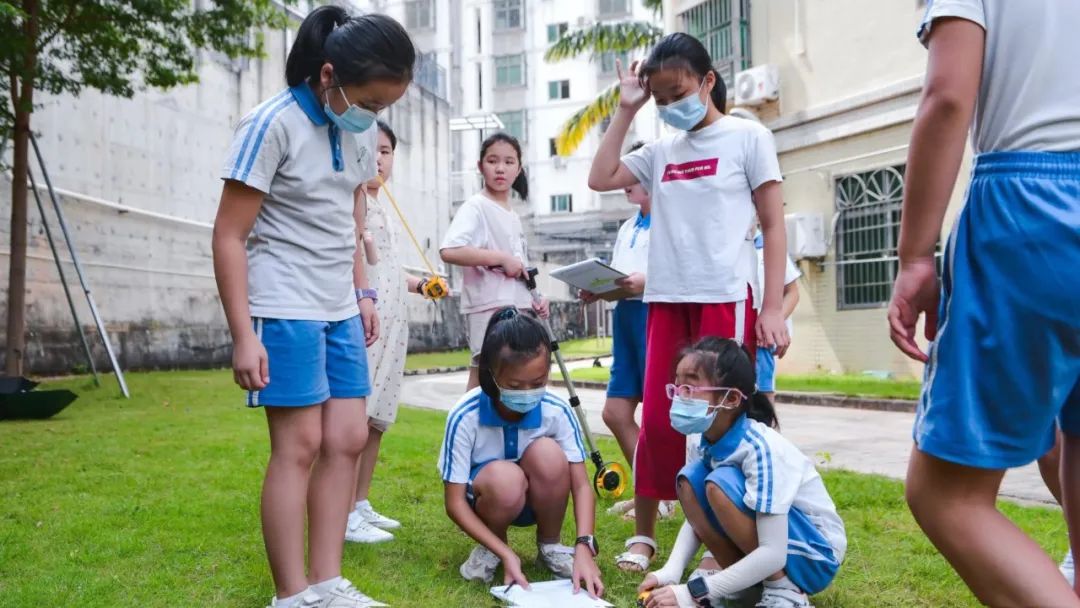 2个北大学霸，在房价10万一平的深圳市中心，造了80座花园