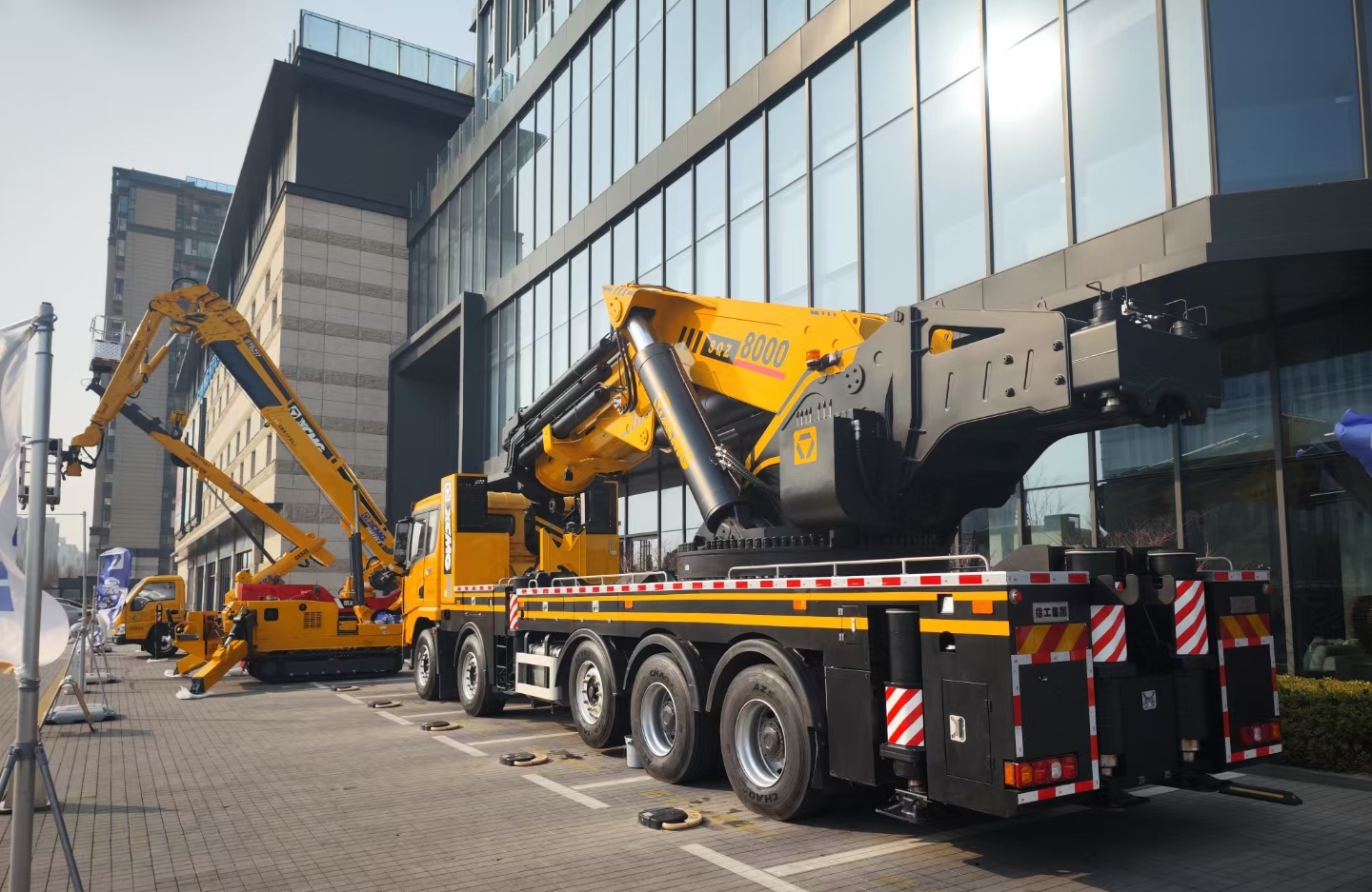 东风五吨随车吊价格是多少,陕汽5吨随车吊价格是多少