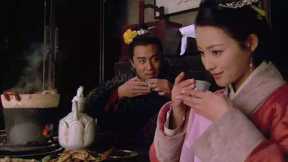 *瓶金**梅：通往男人心灵的通道，经过胃