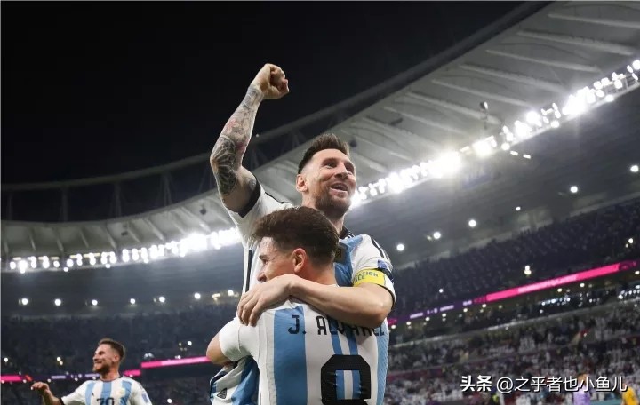 37岁的魔笛和36岁的梅西,克罗地亚魔笛和阿根廷梅西握手