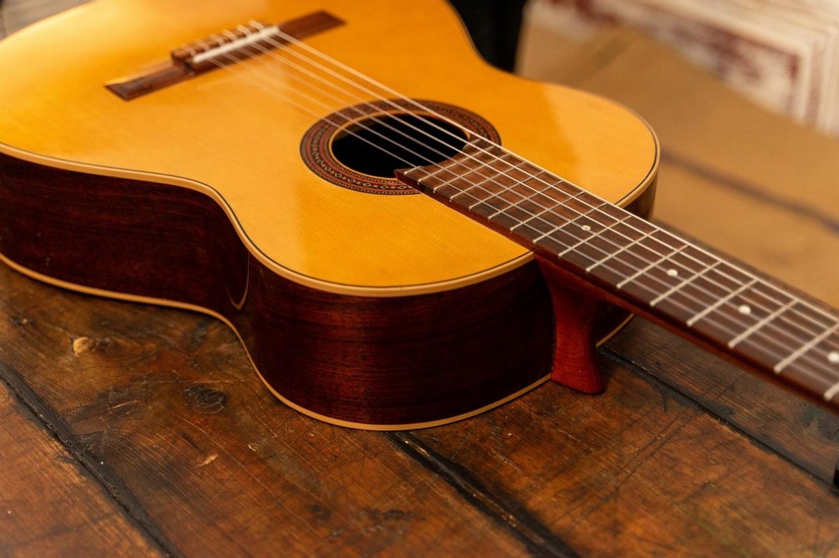 阿迪达朗克吉他面板的特色,吉他面板厚点好还是薄点好