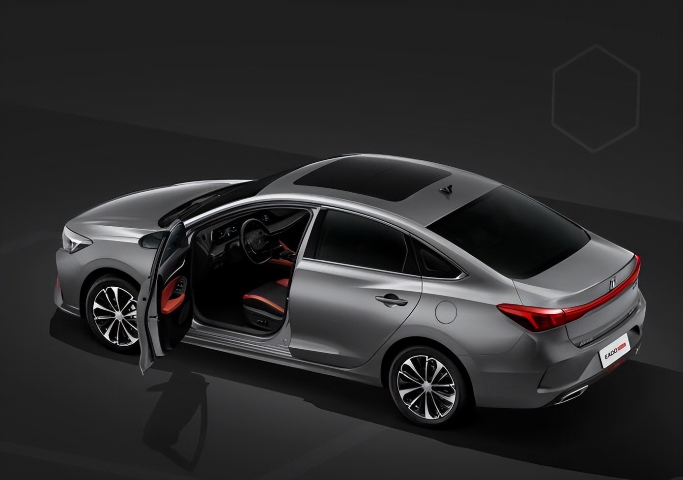 高颜值、大空间，1.4T落地还不到10万元，家用轿车选它错不了