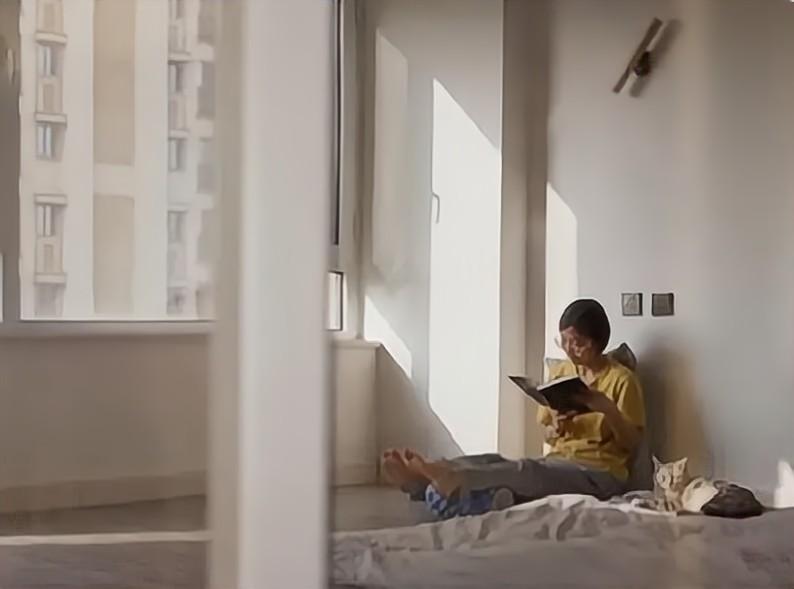 90后上班族一个月开销,90后月入2万却只花250元攒钱买房