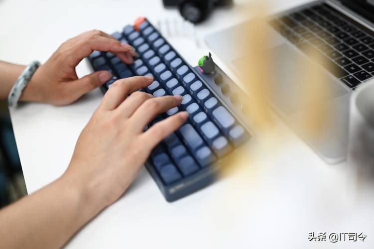 洛斐小翘键盘值不值得购买,lofree洛斐小翘暗夜蓝键盘测评