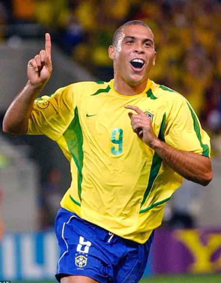 外星人罗纳尔多踢的世界杯的首发,外星人罗纳尔多巴塞罗那