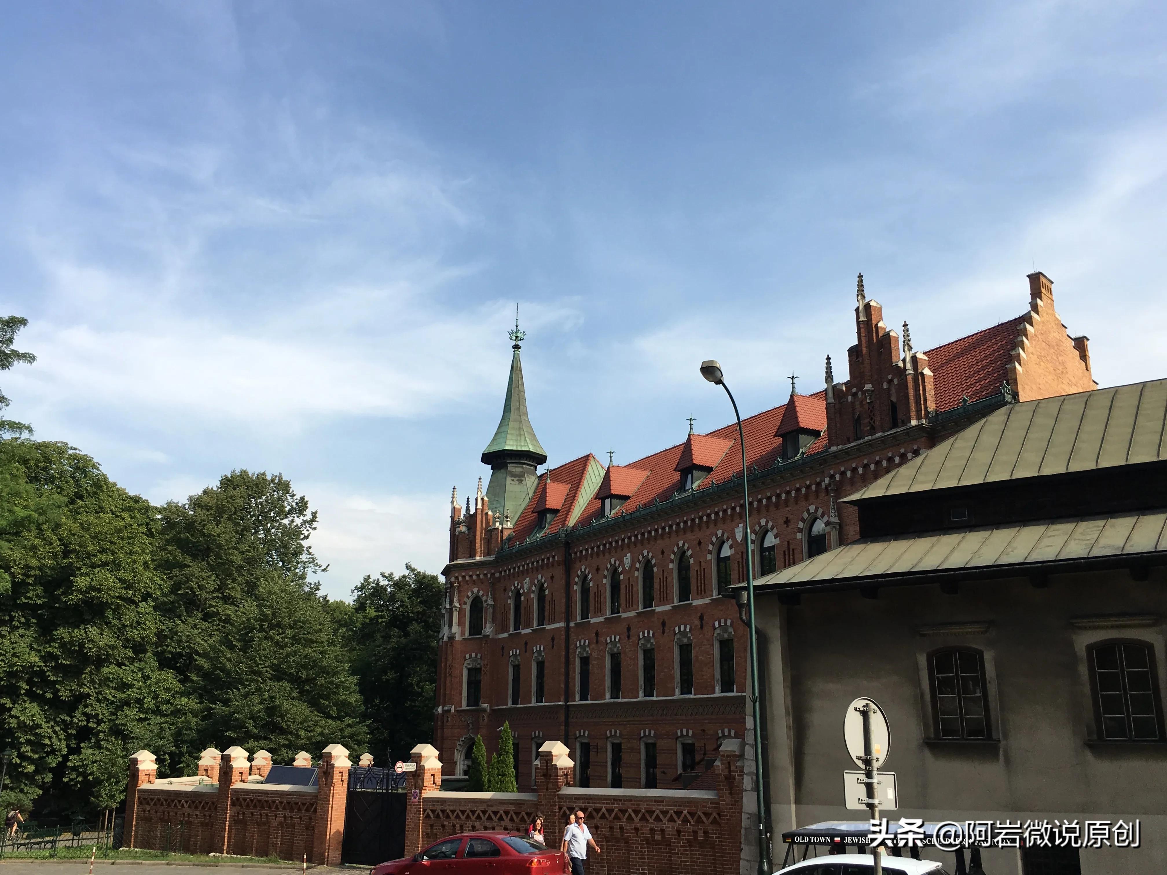 波兰克拉科夫晚上玩什么球,波兰克拉科夫中世纪风情