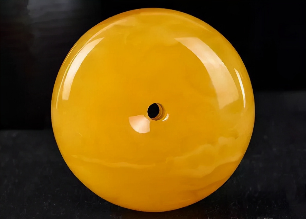 好的蜜蜡有什么特征,蜜蜡越黄越好还是越透明越好