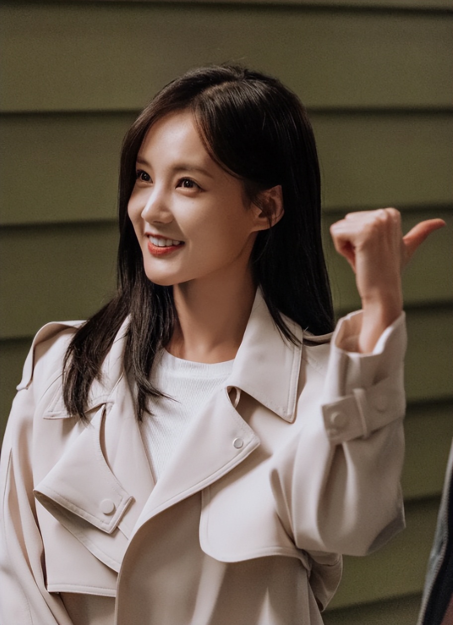 《狂飙》孟钰包包15万，安欣一件风衣2万块，果然影视剧中无穷人