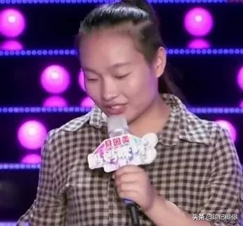 女孩坐车没带钱，司机慷慨声称不要钱，没想到被女孩子缠上不放