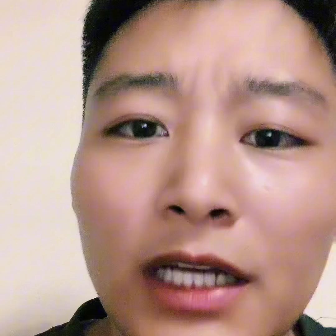 狗狗一摸就漏尿是怎么回事,狗狗一激动就漏尿