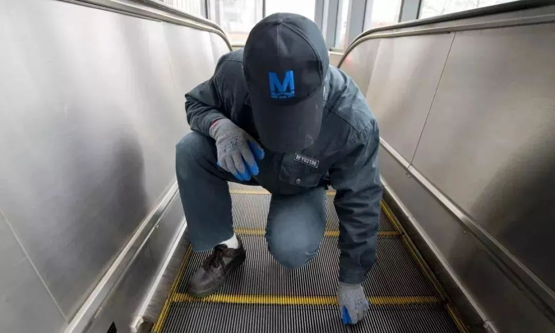 为什么现在的年轻人不愿做技术工,为什么现在技术工工资那么低