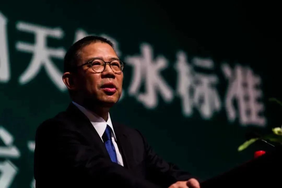 法治热点男子报警,夫妻买4万黄金被周大福起诉