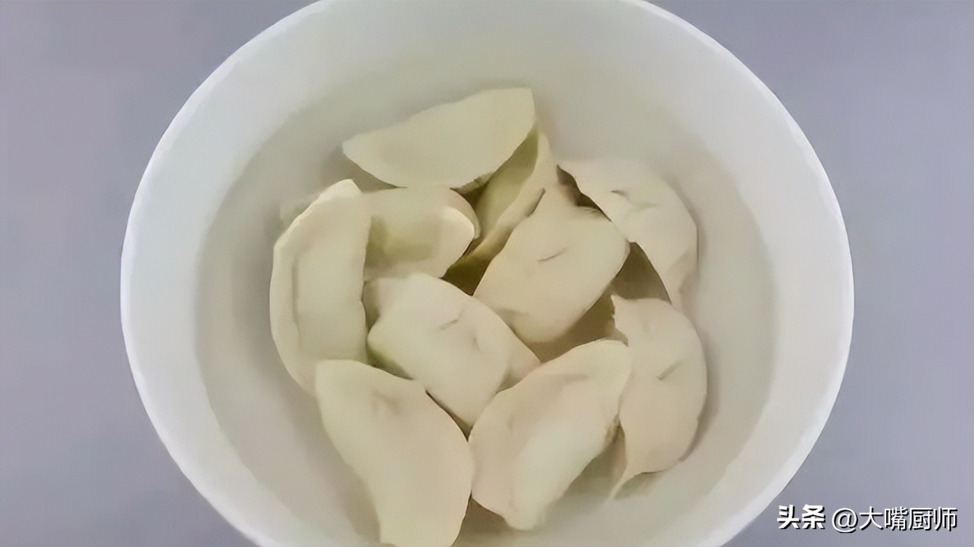 煮冻饺子不烂好吃做法,冻饺子凉水上锅蒸还是开水上锅蒸