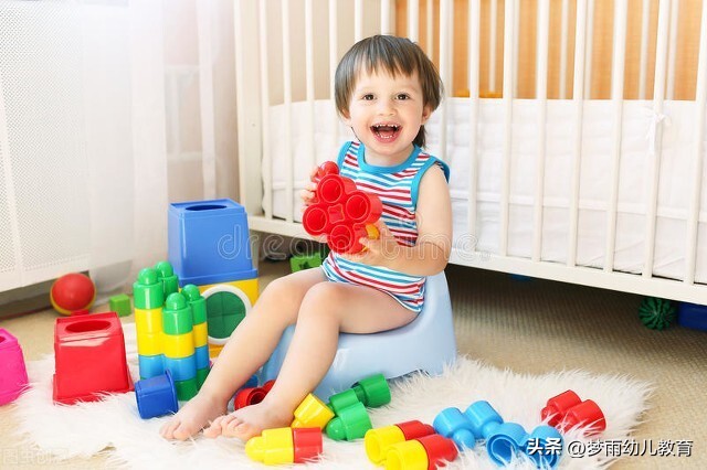 小班幼儿总是尿裤子原因,幼儿园小班尿裤子正常吗