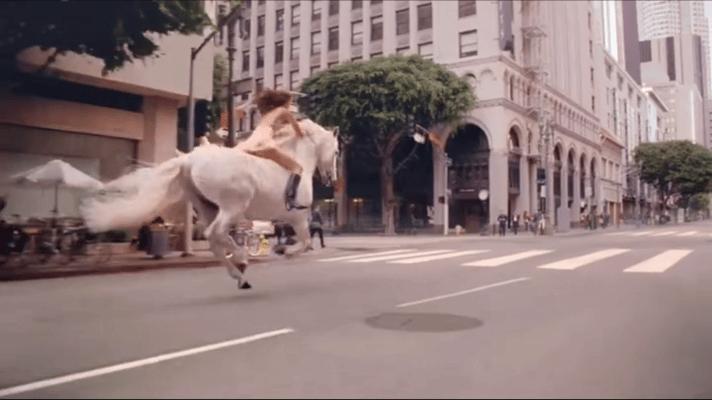 被全网嘲的时候也不退圈，是知道自己拿了爽文剧本会逆风翻盘吗？