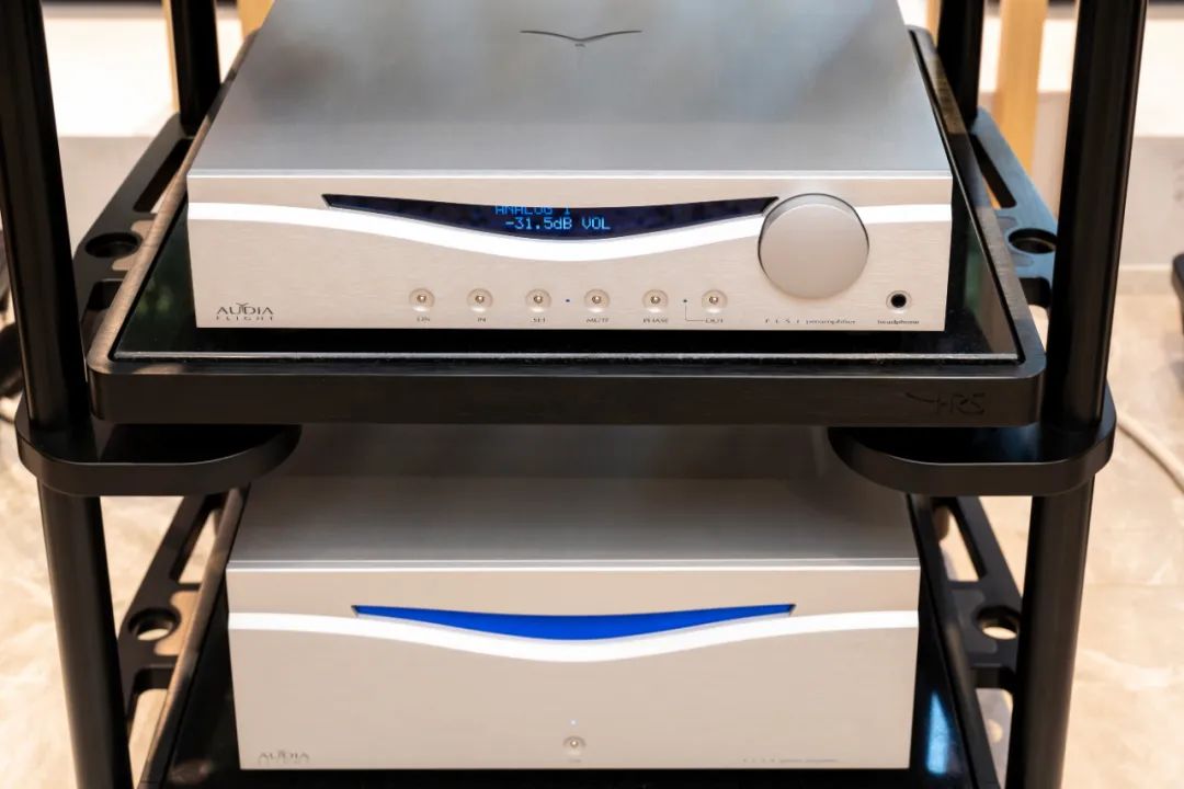 唯美而富有诗意!AudiaFlight歌匠FLS1/FLS4前后级