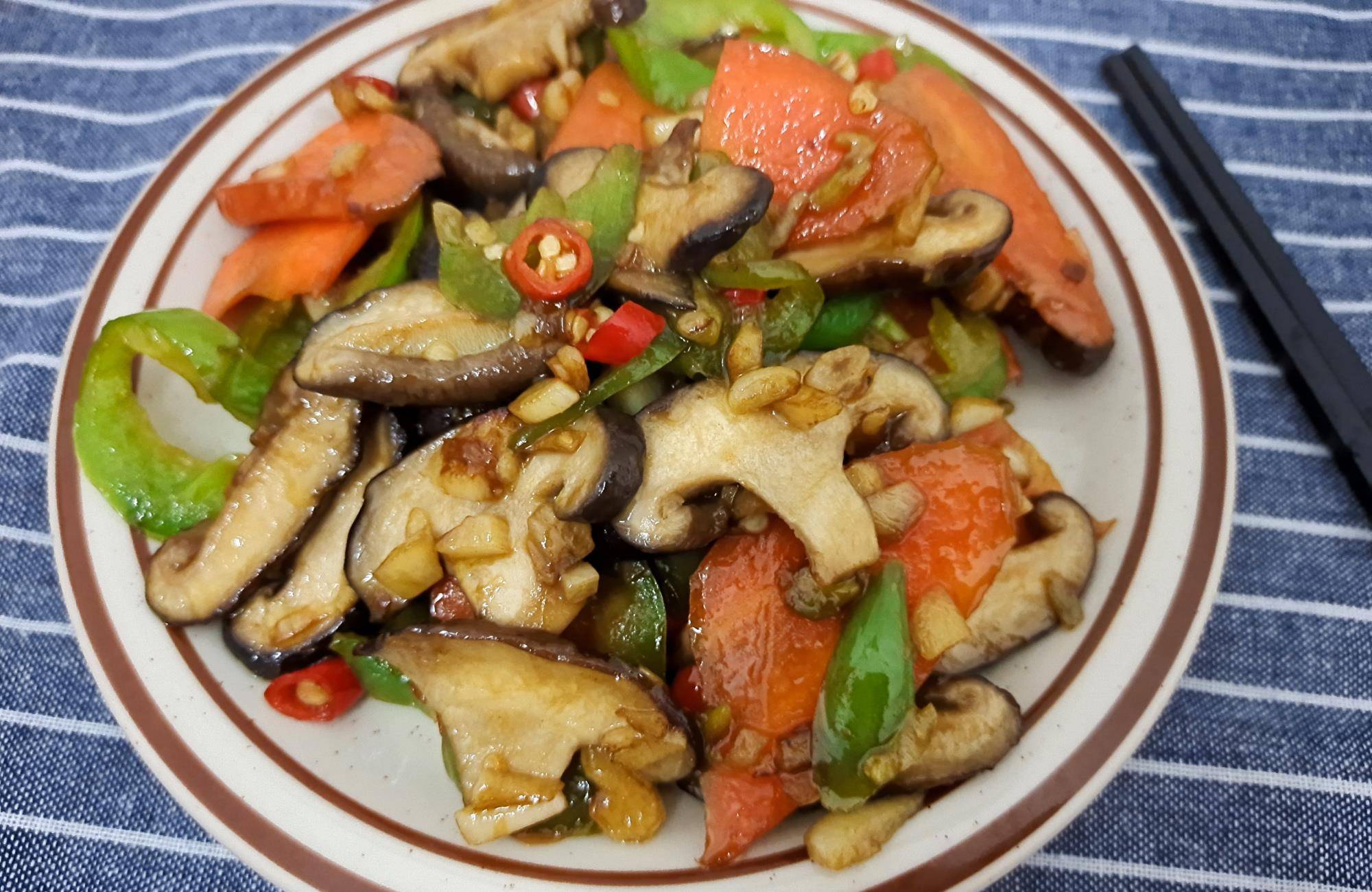 80岁老人吃芹菜有什么功效养身,土豆和芹菜的功效与作用