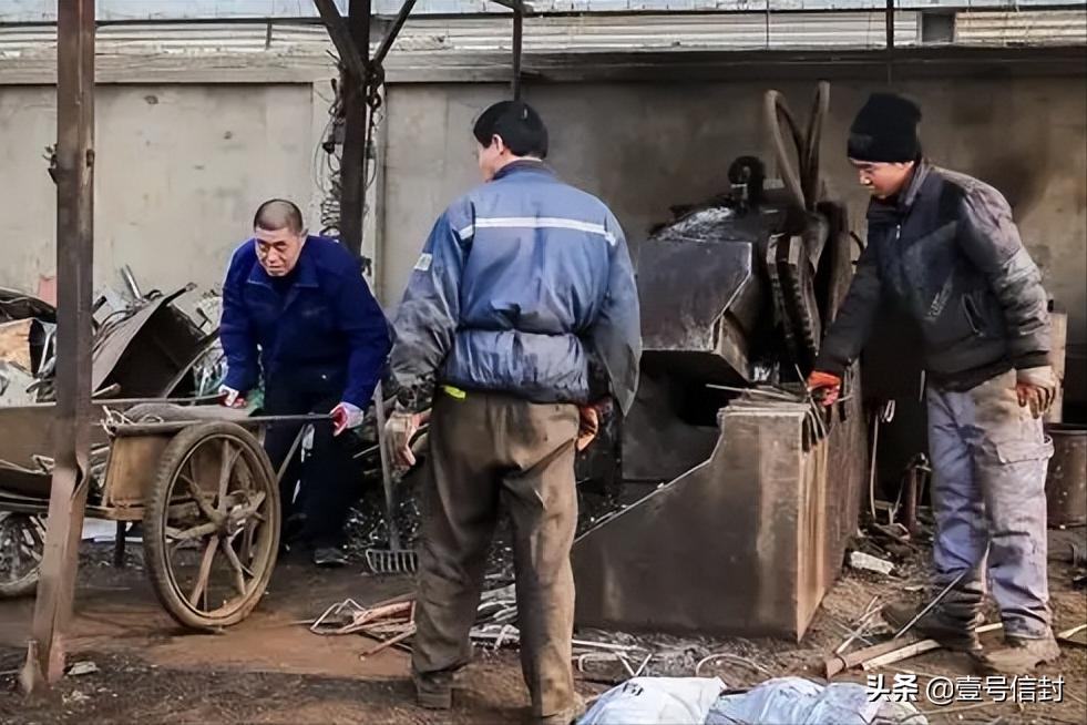 一个偏远山村挖出日军遗留毒气弹,地下挖出以前日本人留下的毒气弹