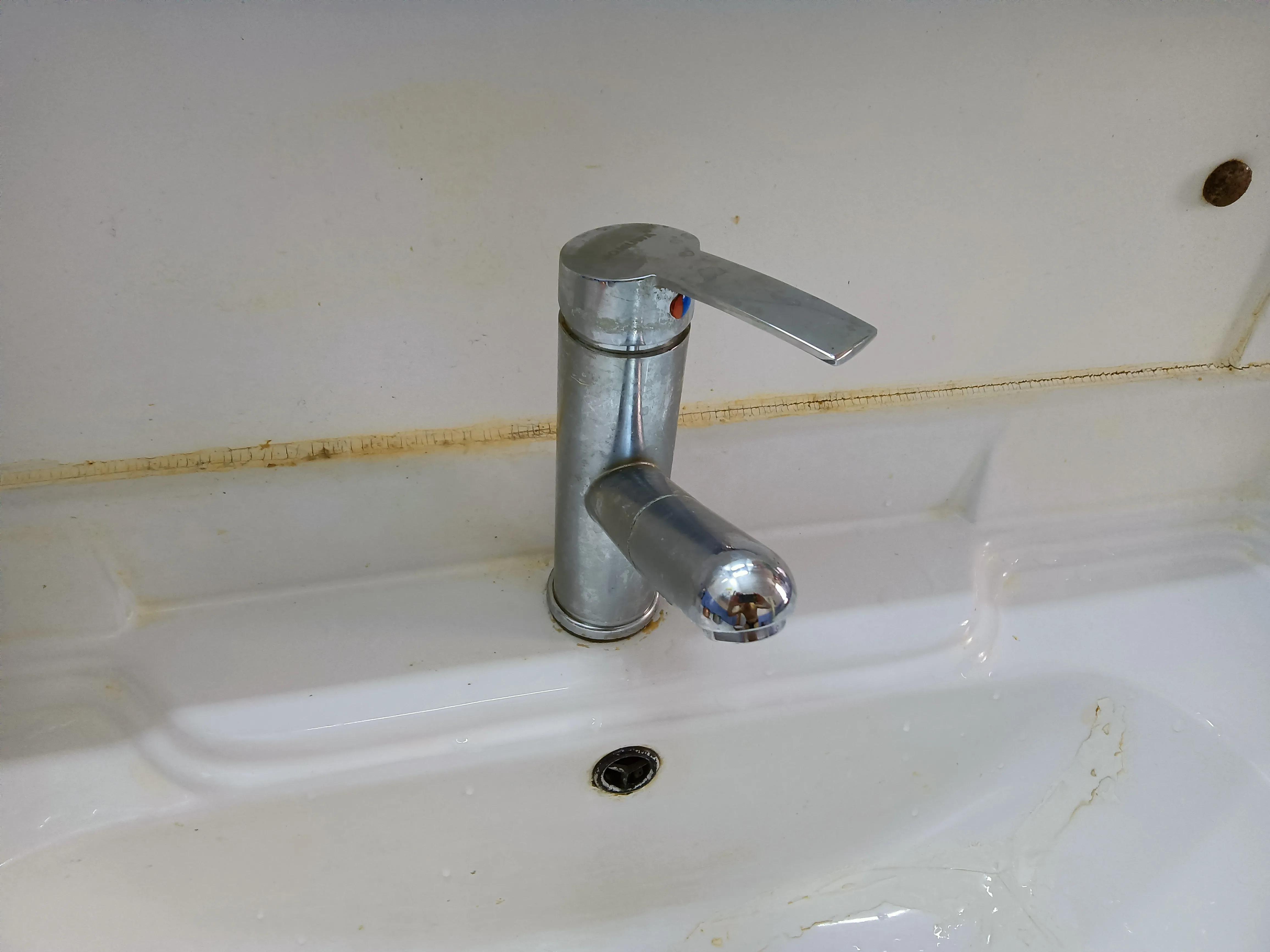 洗衣台冷热水龙头漏水维修图解,洗手盆冷热水龙头漏水维修方法