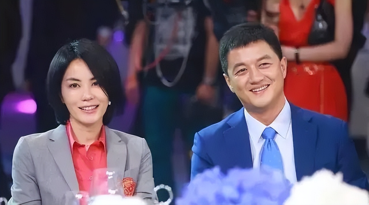 王菲和谢霆锋最真实感情最新消息,谢霆锋王菲机场牵手说明了什么