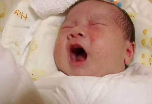 新生儿月子期间体重下降怎么办,月子里20天宝宝体重下降了正常吗