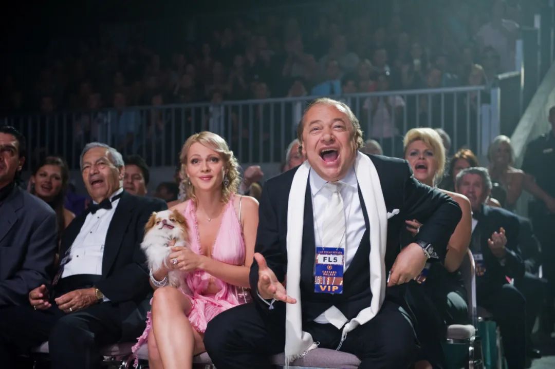 不愧是拍过纪录片的导演,不愧是导演站起来的一瞬间都是戏