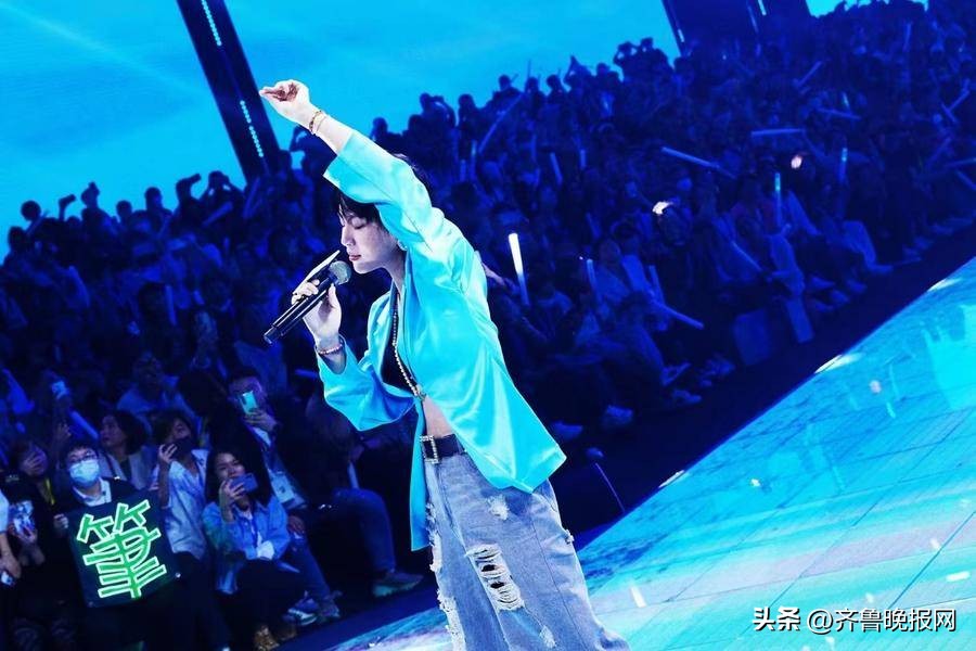 都市丽人代言人周笔畅见面会,周笔畅都市丽人代言照