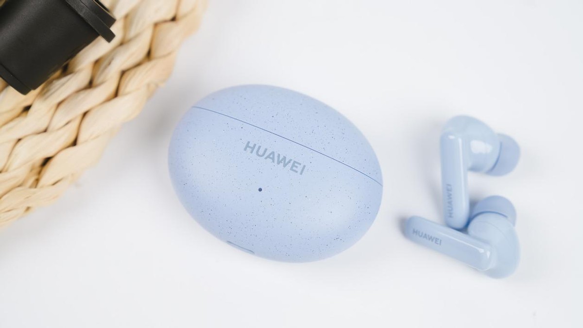 华为耳机freebudspro和freebuds4,华为freebuds5i陶瓷白