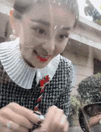 走路走累了躺下歇一歇,走路走累了坐地上