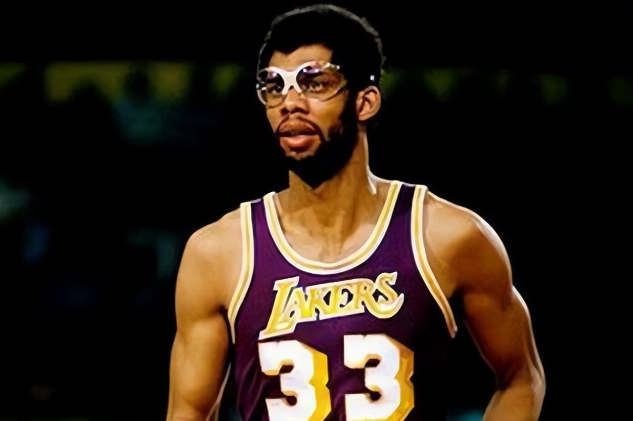 NBA5个位置中最强的球员和第二名哪个差距最小？库里追魔术师地位