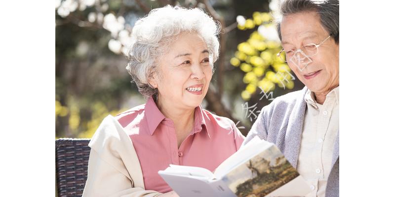 婆婆帮小姑子带孩子住我们家,婆婆带孙子照顾瘫痪老人