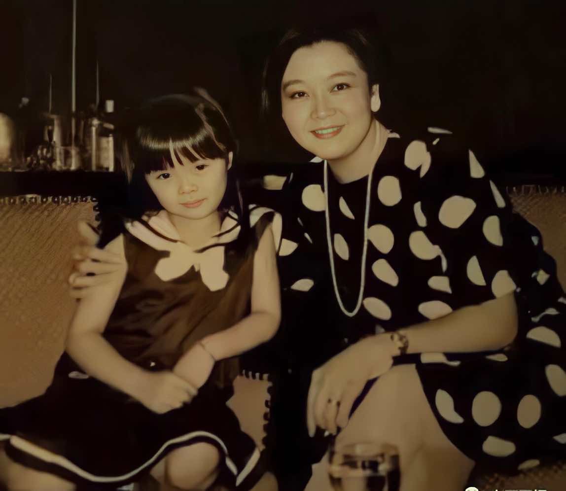 雷宛萤故事,豆瓣女神早期