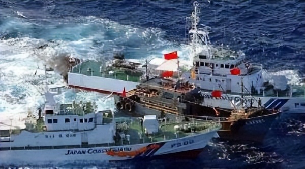 日本侵略中国被击沉的船,日本军舰入侵海岛