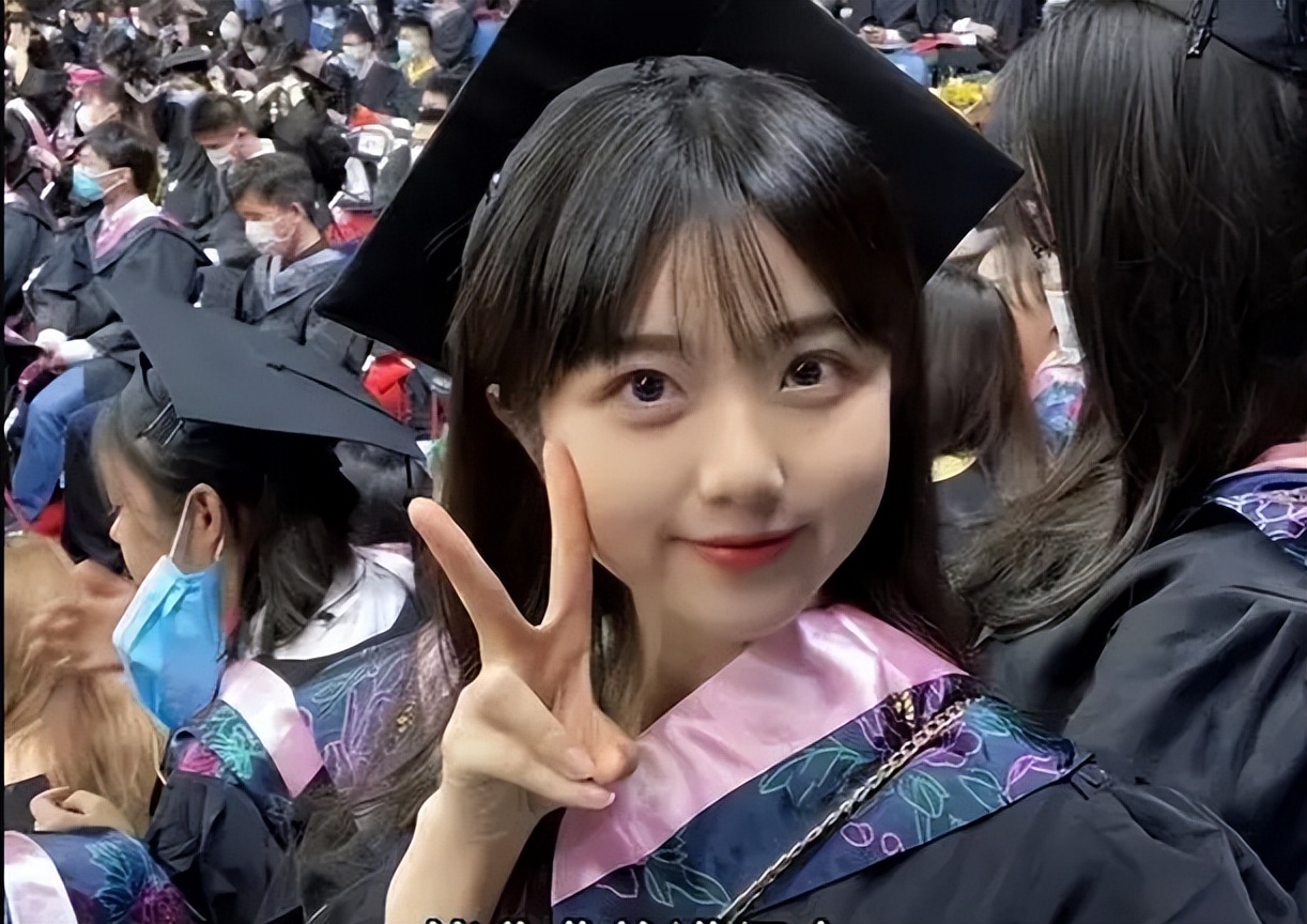 一个冷知识如果你的学士服是灰色,冷知识如果你的学士服是粉色领子