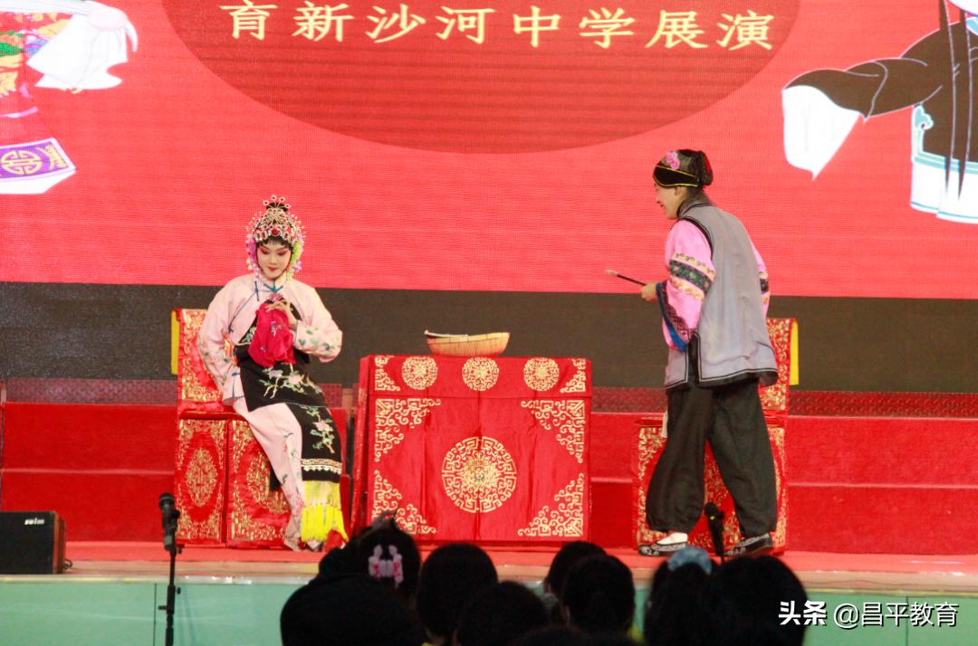 要让戏曲圈粉年轻一代,传统戏曲直播间里圈粉无数