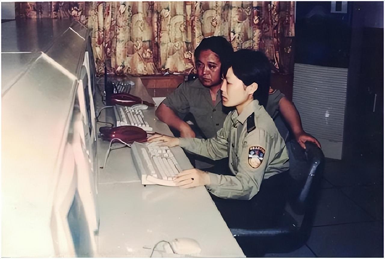 电力局老员工辞职入美籍，项目一投即中，99年忘拿的电脑揭开真相