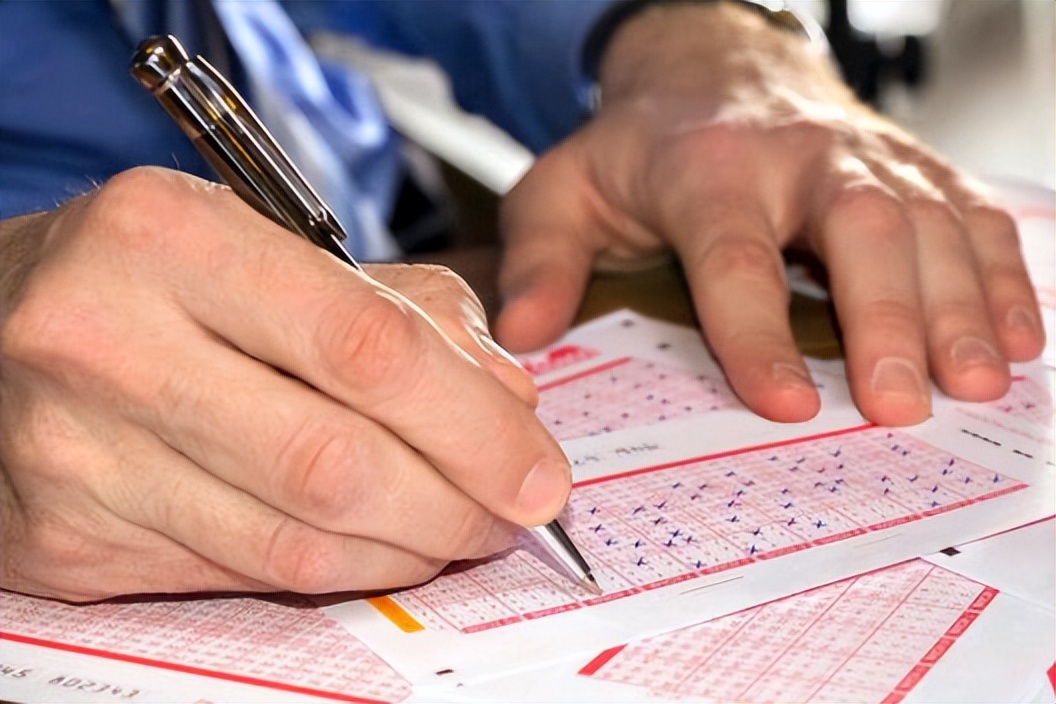 22岁小伙两年获利80亿卖彩票,湖南小伙发现彩票秘籍