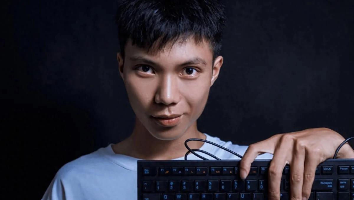 东营被救助女生被采访的视频,女子海边救人被调侃视频