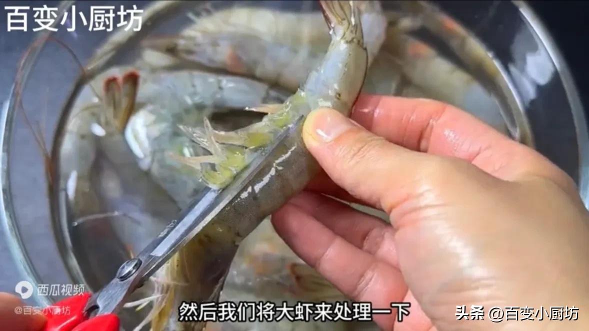 大虾的家常做法油焖大虾多久会熟,大虾这样做太香了不用水煮不用蒸