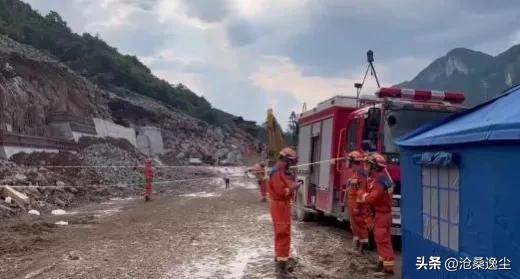 五峰山体滑坡救出7人,湖北五峰突发山体滑坡数人失联