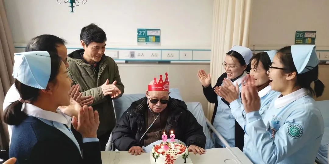 【物见·70年深爱】第35期：从青丝到白发的坚守，从茫然走向豁然