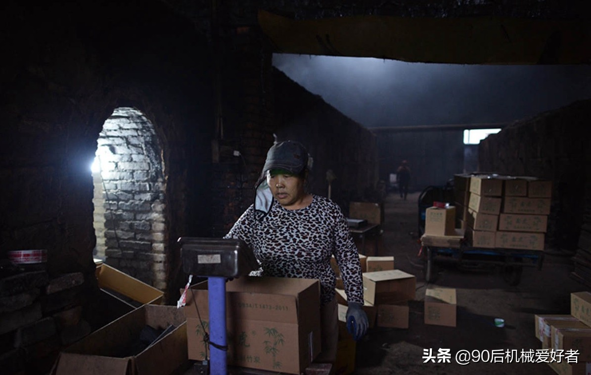 夫妻开烧鹅店一个月赚多少钱,夫妻开烘焙店利润多少