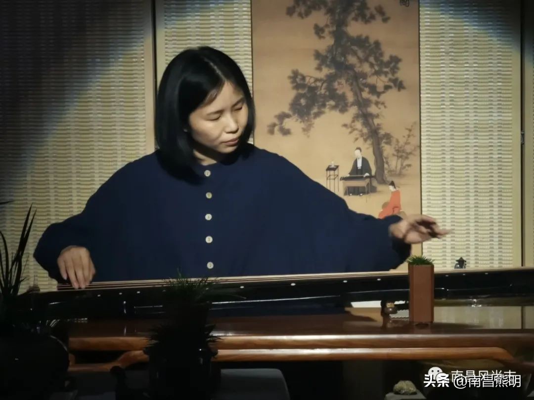 鍏竴鍎跨鑺傚叞鑺辫崏,鍏竴鍎跨鑺傜尓绗艰崏