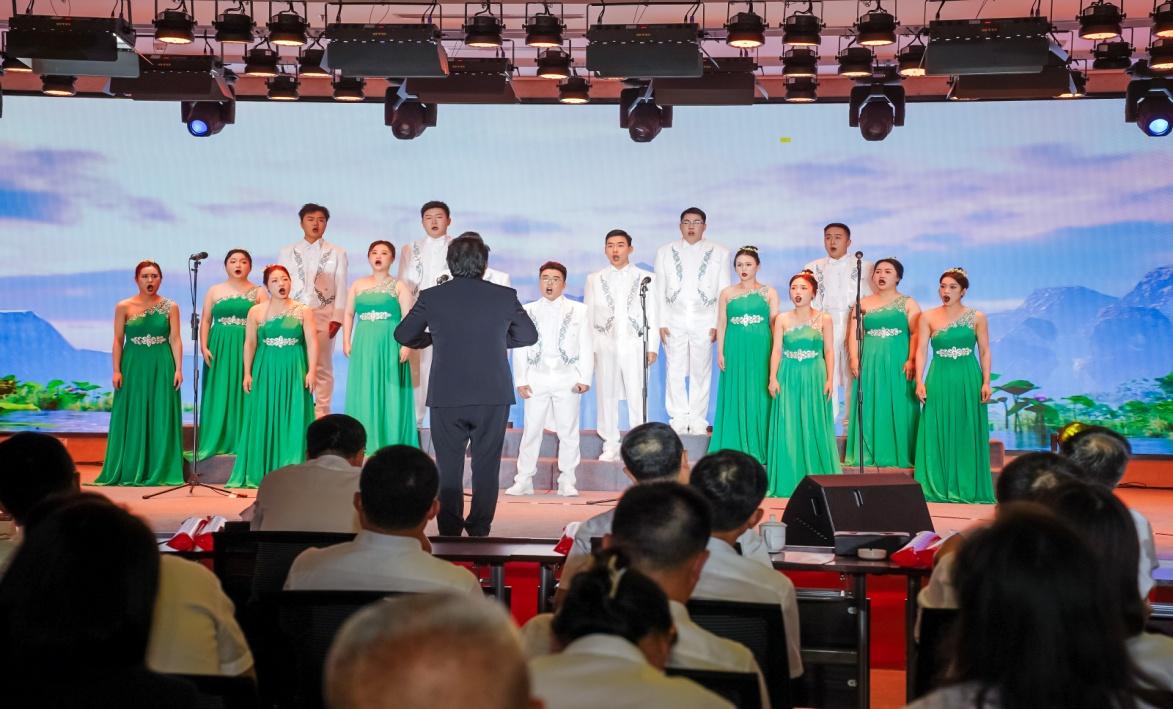 璐甸槼閾惰鑱屽伐姣旇禌,璐甸槼閾惰鐖介摱